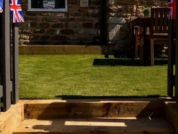 https://www.artificialgrasspeterborough.co.uk/ website