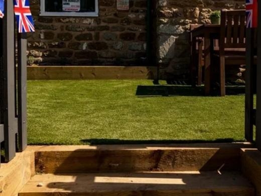 https://www.artificialgrasspeterborough.co.uk/ website